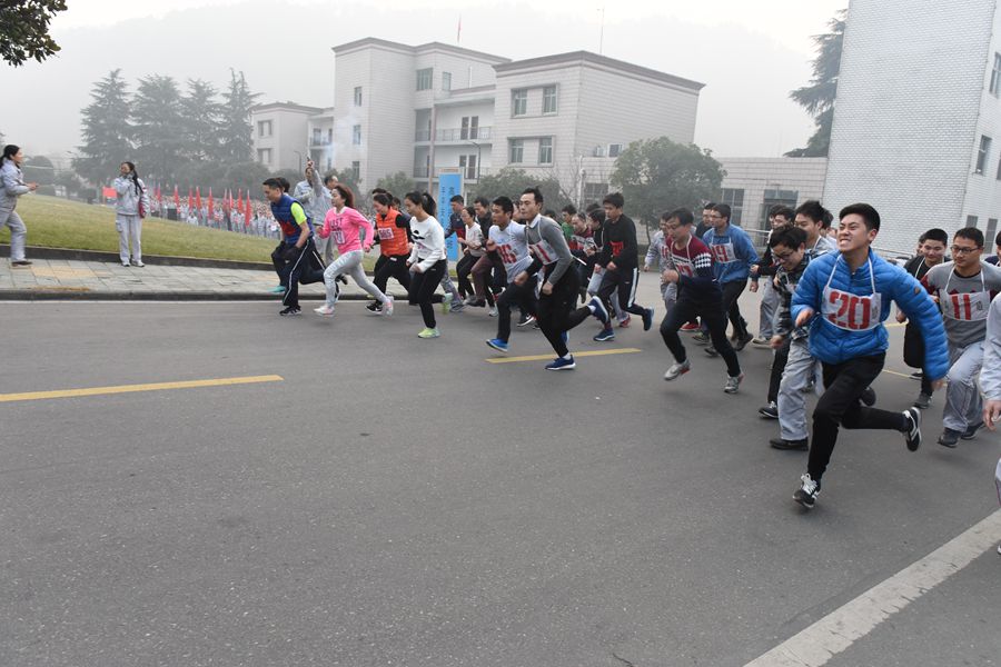 起跑時刻_副本.jpg 起跑時刻_副本.jpg