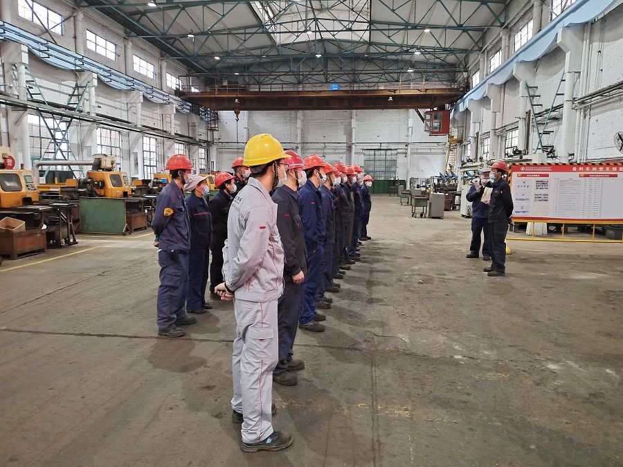 參加班前會.jpg 參加班前會.jpg