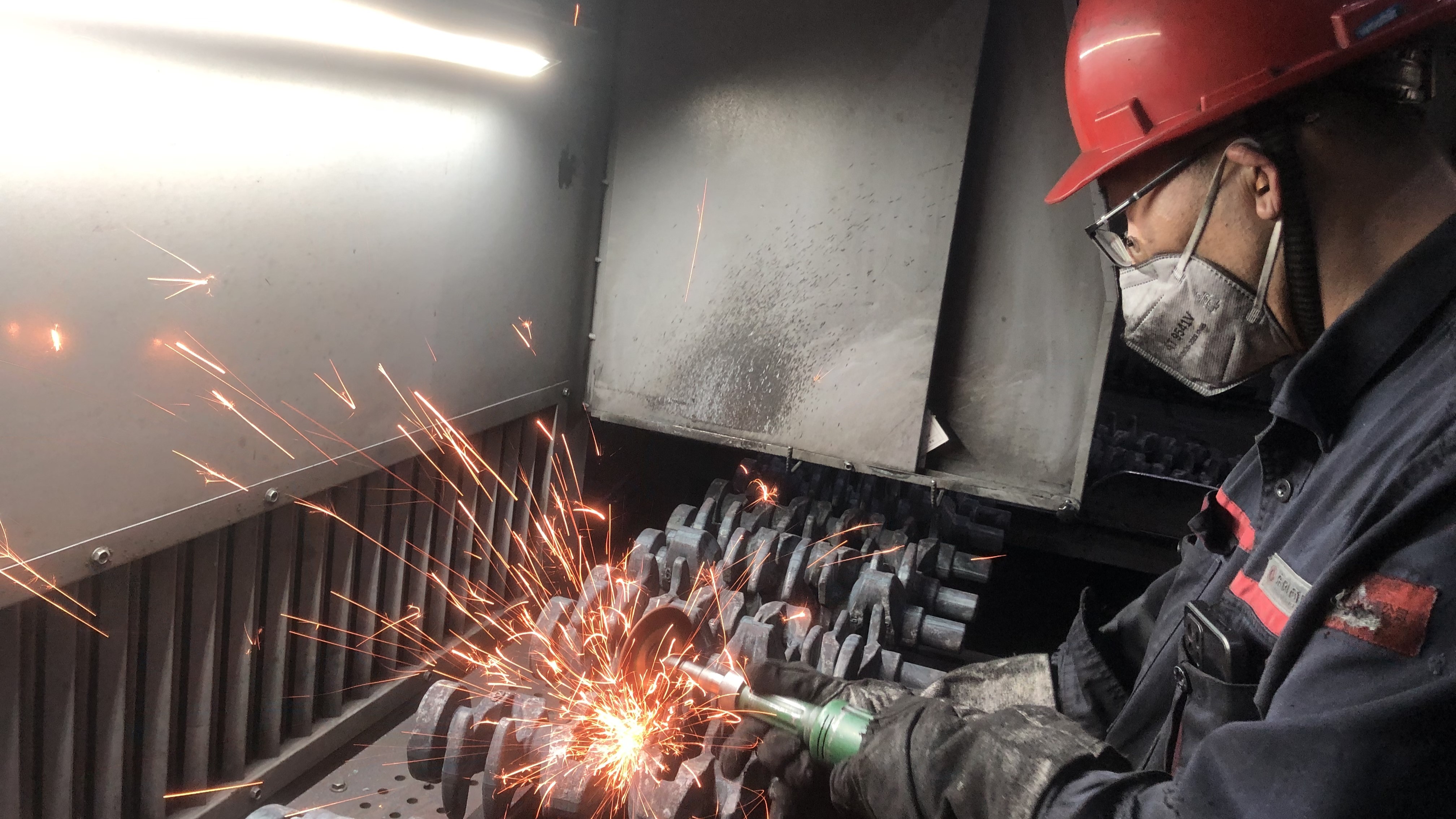 王成志堅(jiān)守崗位完成工作任務(wù).jpg 王成志堅(jiān)守崗位完成工作任務(wù).jpg