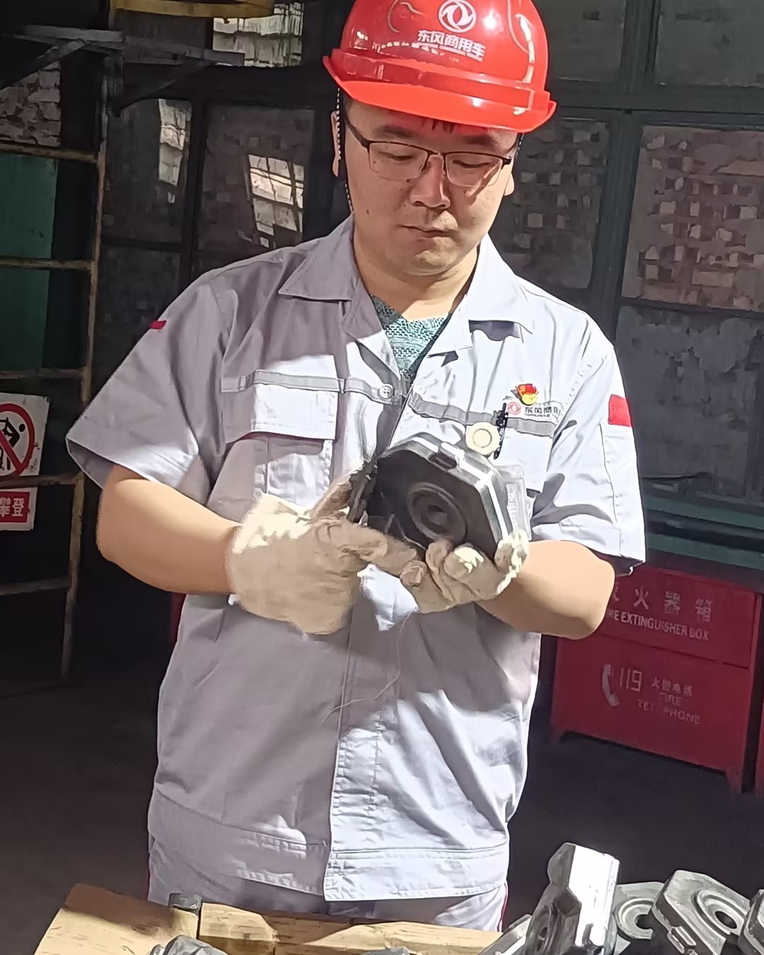 工作照片1(1).jpg 工作照片1(1).jpg