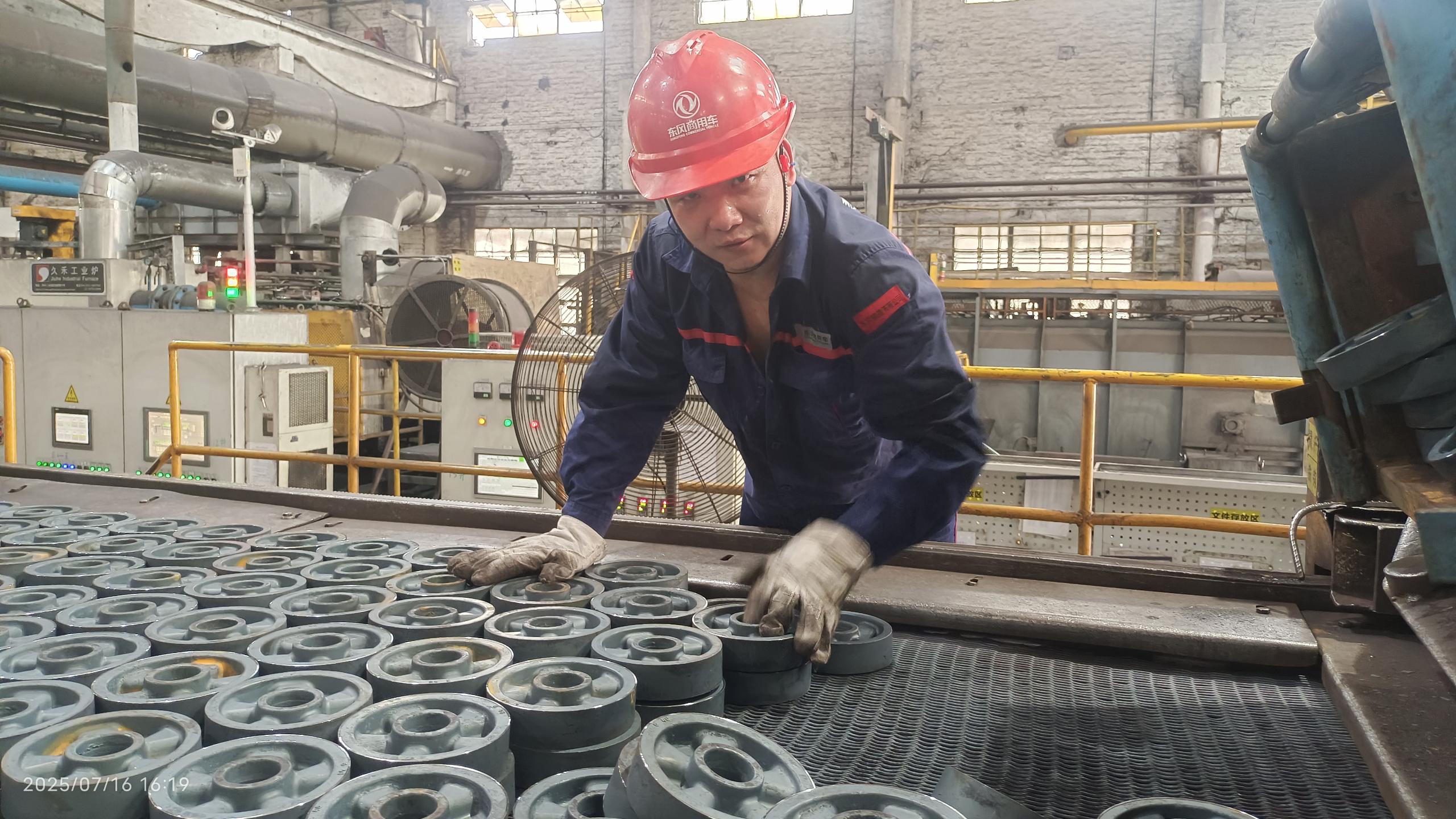 12#爐員工李正隕擺料(1).jpg 12#爐員工李正隕擺料(1).jpg